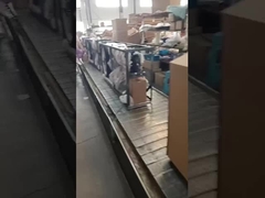 মোটরসাইকেল কারখানার উৎপাদন লাইন ঘুরে দেখুন এবং শ্রমিকদের নিখুঁত কারিগরি দক্ষতার সাক্ষী হোন