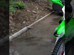 250cc মোটরসাইকেল, শক্ত শ্যাসি ডিজাইন এবং শক্তিশালী টায়ার এবং সাসপেনশন সিস্টেম, সূক্ষ্ম চেহারা