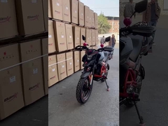 স্পিডমিটার এবং ওডোমিটার জল শীতল ইঞ্জিন সহ সজ্জিত ডুয়াল স্পোর্ট মোটরসাইকেল